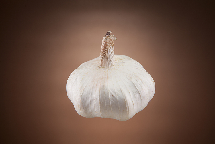 Food lighting setup for garlic by Adam Gasson