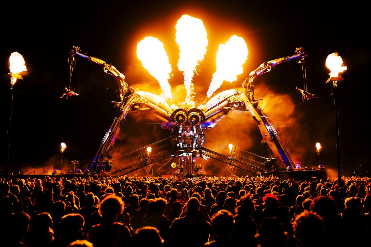 Photo of the Arcadia spider at Glastonbury Festival in 2014.