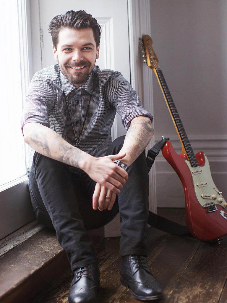 Simon Neil photo