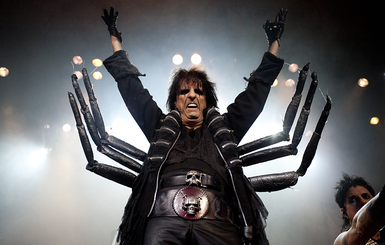 Alice Cooper plays Colston Hall, Bristol by Adam Gasson / threesongsnoflash.net