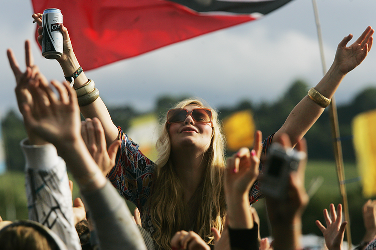 Glastonbury girl cheering by Adam Gasson / threesongsnoflash.net