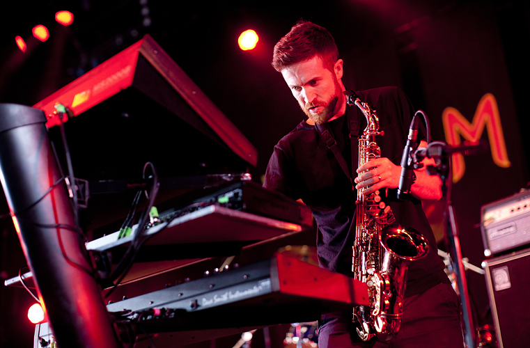 NZ Shapeshifter perform at WOMAD Festival, Wiltshire by Adam Gasson / threesongsnoflash.net