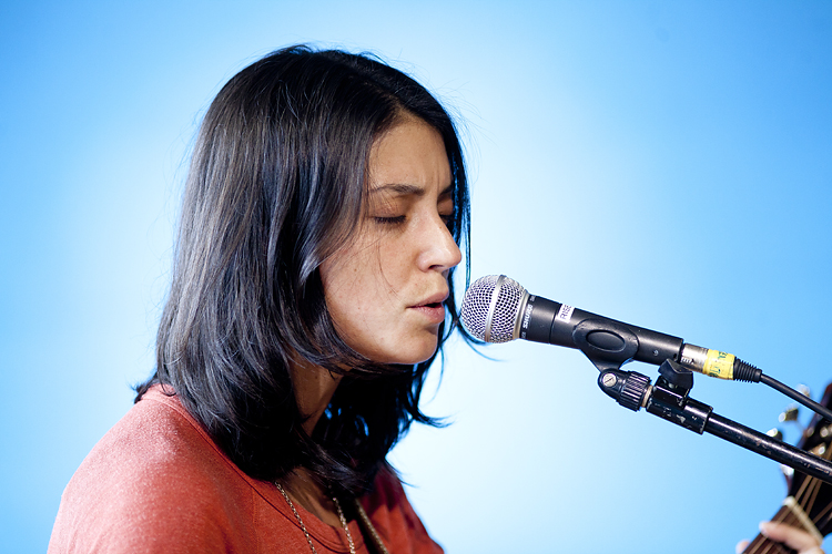 Sharon Van Etten performs at Rise Records in Bristol by Adam Gasson / threesongsnoflash.net