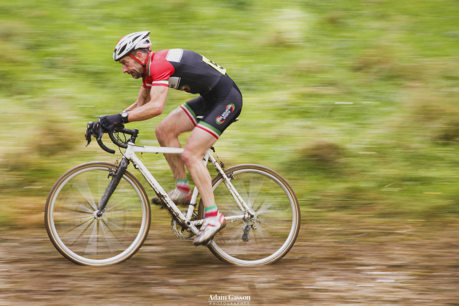 Cycling Plus Editor-in-Chief Rob Spedding racing in the Welsh Cyclocross series in Newtown, Wales. 16 October 2016. Photo by Adam Gasson / adamgasson.com