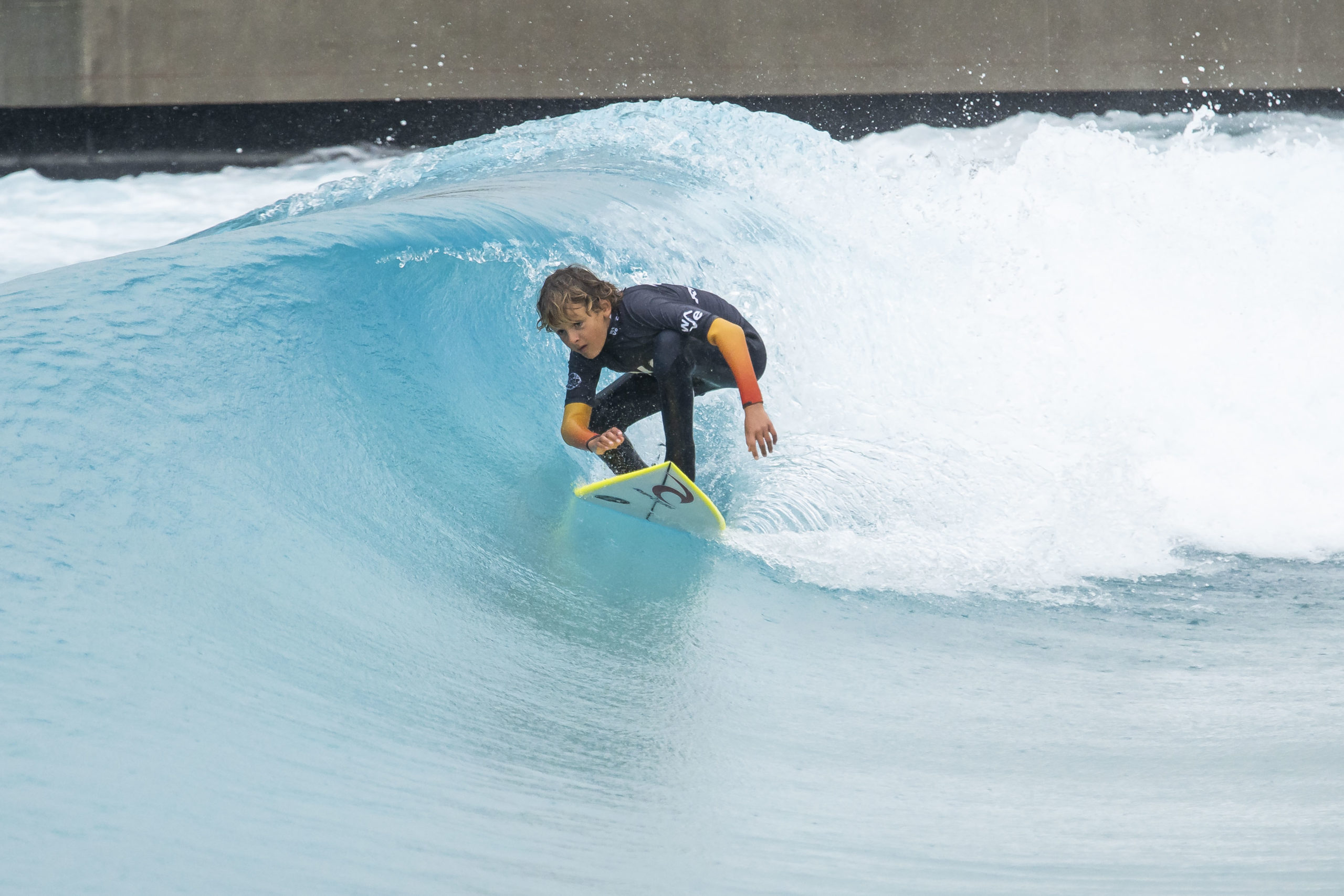 The Wave surfing lake